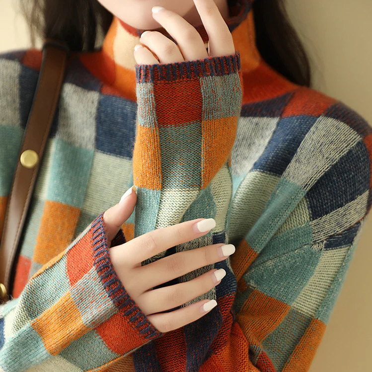 Anna - Sweater with High Neck